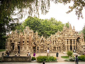 Drôme : week-end en famille autour du palais idéal du facteur Cheval