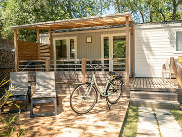 Séjour Cyclo’couette autour de Privas en Ardèche : un vélo au pied du lit !