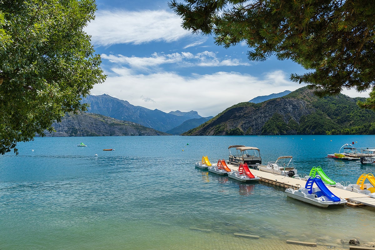 Plage de Bois-Vieux au lac de Serre-Ponçon